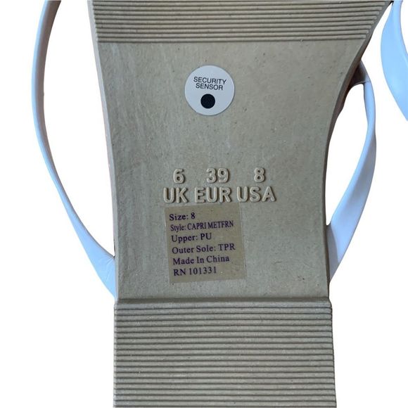 new charlotte russe flip flops size 8 - Picture 4 of 4